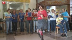 TO MUSÍTE VIDĚT: Důchodkyně natočily CD! Pokřtila ho Absolonová!