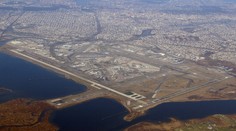 Ostuda pro letiště v New Yorku: Pobíhal po něm mokrý chlápek