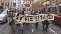 Kombinovaná výuka na školách skončí. Rozhodnutí rozpoutalo vlnu protestů