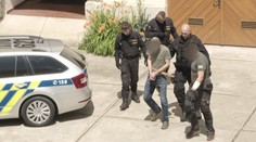 Muž měl vyhrožovat policistům i úředníkům. Zadržela ho zásahovka