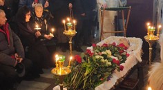 Tisíce Rusů se přišly rozloučit s Navalným. Několik lidí skončilo v poutech