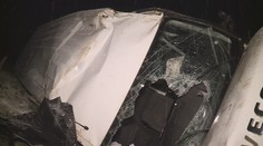Dodávka vylétla ze sjezdu z D1 přes svah na pole. Řidič zemřel