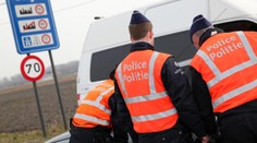 Dodávka hodinu ujížděla před policisty, zemřelo dvouleté batole!