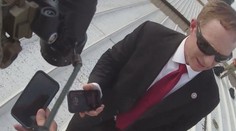 VIDEO: Unikl rozhovor policistů nad tělem Trumpova atentátníka. Tato slova nikdo nečekal