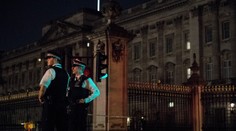 Útok před sídlem britské královny! Muž s mačetou zranil policisty