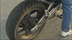 Předvádět se na silných motorkách se nevyplácí! Podívejte se