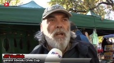 Z Vltavy u Karlova mostu lovili pstruhy. Byli jsme u toho