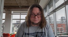 Komentátor: Důchodová reforma je nutný bolestivý krok. V jiných zemích si lidé více spoří