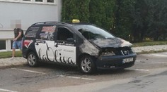 Válka taxikářů? Jednomu vzplála v noci dvě auta!