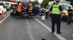 Na Jižní spojce bouralo šest aut, jedno skončilo na střeše