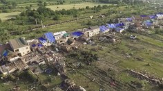 Zkáza v délce 26 km. Letecké záběry ukazují cestu tornáda jižní Moravou