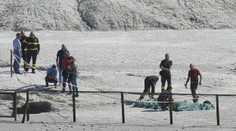 Chlapec a rodiče zemřeli po pádu do sopky! Další syn vše viděl