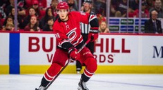 Nečas dvěma body zařídil obrat Caroliny, za Toronto debutoval Král