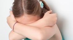 Nechutné! Žena zneužívala tříletou dceru svého přítele