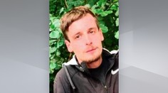 Policie pátrá po 29letém Adamovi. Poznat ho lze podle nápadné chůze