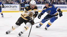 Pastrňák pomohl přihrávkou k 60. výhře Bostonu. Vladař u otočky Calgary
