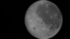 Astronauti mají za sebou vrchol mise, při obletu Měsíce ztratili spojení se Zemí