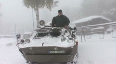 KALAMITA: Na nákup jel transportérem, stejně nedojel