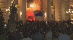 Bělehrad vyhlásil zákaz vycházení. Ulice zaplavily tisíce demonstrantů
