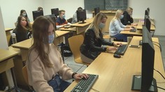 Zpátky do lavic, ale s testy. Žáci by na ně mohli chodit i každý týden