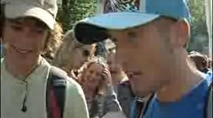VIDEO: Protestovat proti maturitám přišly tisíce studentů