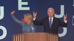 Sjezd Demokratické strany v Chicagu: Harrisovou podpořil Biden i Clintonová