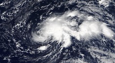 Ničivý hurikán Ophelia se řítí k Evropě! Cestou navíc neustále sílí