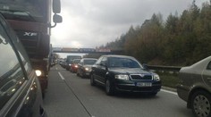 Šílenec se řítil po D1 v protisměru. Odskákala to dvě auta