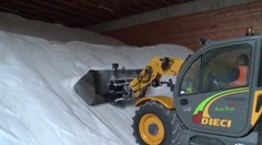 Letos nechtějí být překvapeni. Silničáři už mají tisíce tun posypu