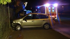 Opilá řidička narazila do lampy a plotu, nadýchala 2,5 promile
