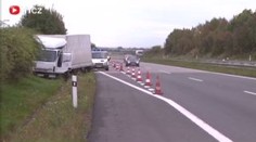 Kamion vyjel z dálnice. Řidič nepřežil
