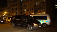 Žena měla několik dní v bytě mrtvého manžela, soužití ukončil zápach