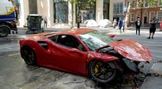 Brankář reprezentace poslal Ferrari do myčky, pracovníci auto zničili