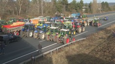 Velké protesty ve Francii: Farmáři zablokovali těžkými stroji okolí Paříže