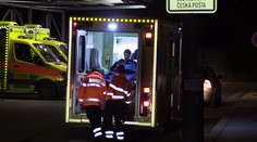 Při bitce na nože zemřel muž! 2 lidé jsou zranění, 1 v Bohnicích
