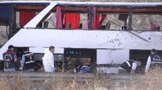 Bomba zabila 25 lidí v autobusu. Další útok v Afghánistánu