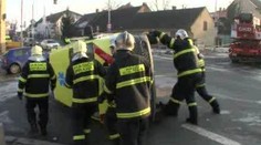 VIDEO: Sanitka jela na červenou a bourala