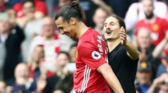 Zlatan se musel smát! Přiběhl na hřiště jeho brácha nebo dvojník?