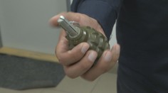 Chlapík přinesl policistům granát. Našel jsem ho v autě, líčil!