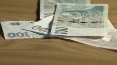Čechům docházejí úspory. Každá desátá domácnost žije bez rezervy