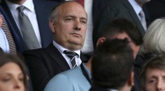 Rána pro Newcastle. Generální ředitel chystá demisi, má rakovinu