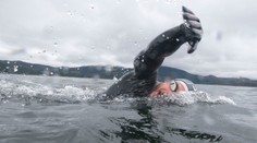 Plavec po 33 hodinách vzdal pokus o rekord. Jeho tělo trpělo kvůli vedru