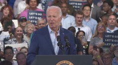 Biden pokračuje v prezidentské kampani. Sešel se s rodinou a ta ho podpořila