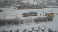 Zemřel v zaparkovaném autě. Než ho našli, zapadal sněhem