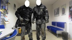 Nahý narkoman byl celý politý bílou barvou! Po policistech hodil květináč!