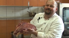 Rádce do kuchyně: Jak správně naporcovat hovězí a co z jakého masa uvařit? VIDEO