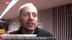 VIDEO: Trenér stáhl gólmana, i když se vhazovalo před jeho brankou. Dostal gól