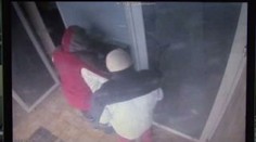 Nechal v autě doklady a PIN ke kartě. Přišel o 150 tisíc