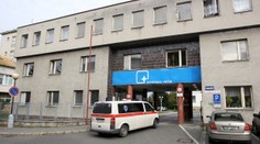 Mladík musel v bolestech čekat den na operaci. Zemřel na otravu krve