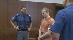 Tomuto muži byl snížen trest. Svázal a pověsil oběti na háky